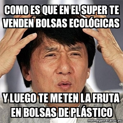 Meme. Jackie Chan se lleva las manos a la cabeza. "Como es que en el super te venden bolsas ecológicas y luego te meten la fruta en bolsas de plástico"